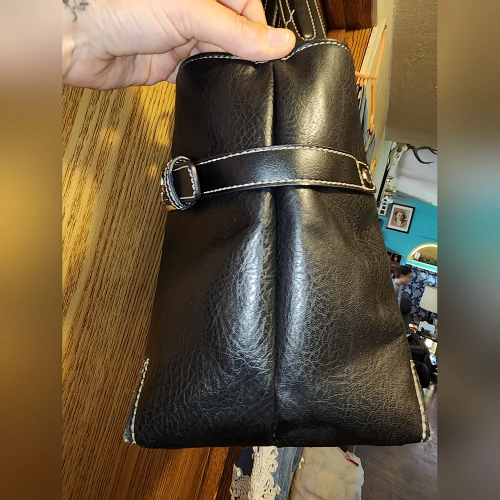 black tommy Hilfiger shoulder bag guc